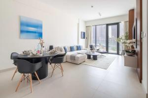 Frank Porter - Canal Front Residence 9A