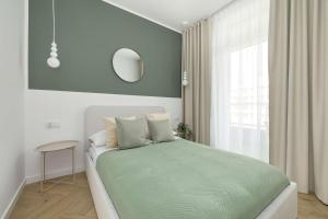 Pistachio Apartament z Balkonem w Nowoczesnej Inwestycji z Basenem & Tarasem by Noclegi Renters