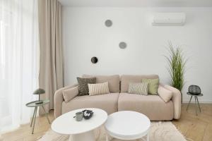 Pistachio Apartament z Balkonem w Nowoczesnej Inwestycji z Basenem & Tarasem by Noclegi Renters