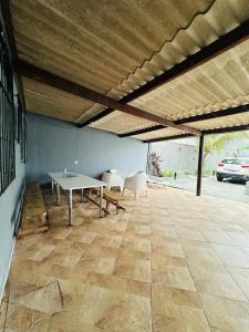 CASA COM PISCINA - PeRUIBE