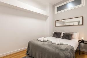 Waou Essence I Los Austrias - Corta Duración