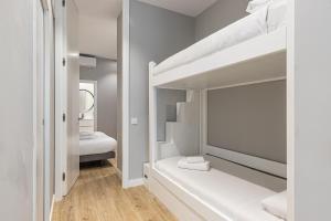 Waou Essence II Los Austrias