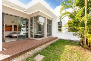 Charming Villa, Pool, BBQ, Beach 15 mins walk