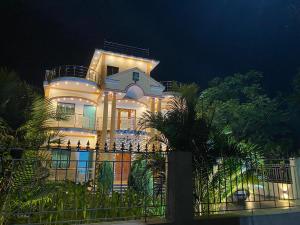 ALOamarALO - Homely Comfort with a Touch of Luxury at Shantiniketan - 4hvězdičkové hotely ve městě Santiniketan