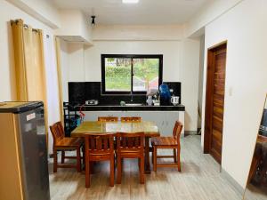 Cozy 2BR Apartment with Balcony and Mountain View - Logans Transient Apartment 1