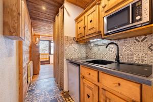 Cosy Apartment In Heart of Val Thorens Ski In-Out with WiFi