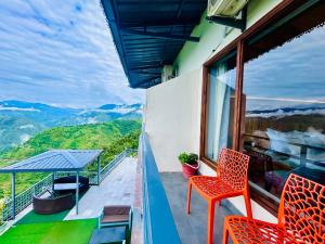 Edge Resort & Hotel - Rooftop Restro! Terrace! Mountain View!