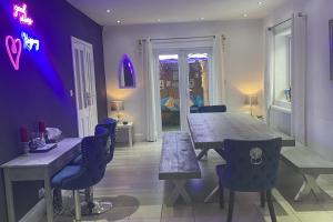6 Bed-Sleeps 12-Hot Tub-Free Parking-Pet Friendly