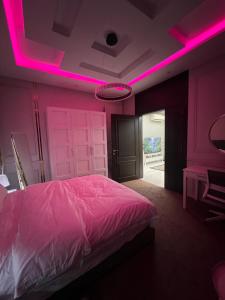 غرفه وصاله قريبه من المطار