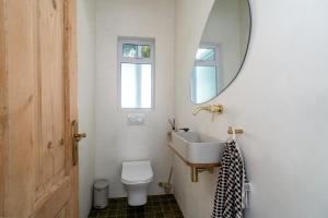 SongBird in Simons Town with Outdoor Bath & Sea View