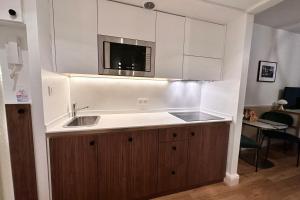 CENTRE PROMENADE Carré d’Or Terrace 1-min Walk to the Beach AC