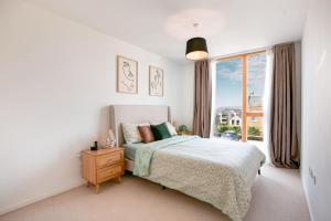 Perfect Booking 3 BR Home in Chatham with Parking