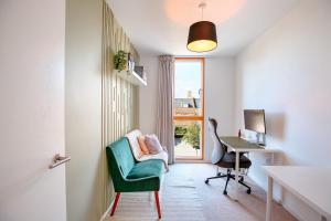 Perfect Booking 3 BR Home in Chatham with Parking