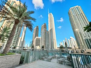 Burj Khalifa View Next to Dubai Mall Sleeps 12