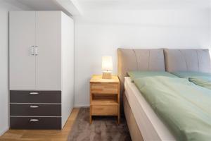 Modernes Apartment mit Balkon und Parkplatz, Nähe See