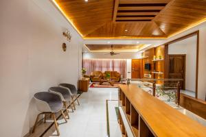 HSR Penthouse Spacious 4-BHK Apartment with Living, Lounge Area, Study Room, Terrace & Balconies