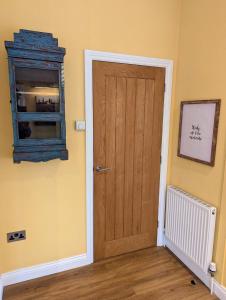 Hot Tub, Lake View, Peaceful Woodland Retreat