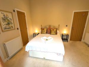 Hot Tub, Lake View, Peaceful Woodland Retreat