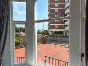 A-N-G Apartments - Parking EV 22kW by the Beach, Canoe Lake & South Parade Pier