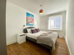 Maidenehad Spacious Spectacular and Modern 3 Bedroom 2 Bathroom Penthouse 14