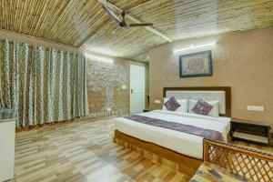 Aravale Farm Pet-friendly 4-BHK Farmhouse With Private Pool, 2-Acre Lush Garden & Aravali Views