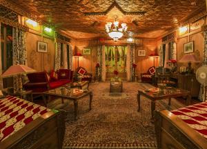 Hareem group of houseboats