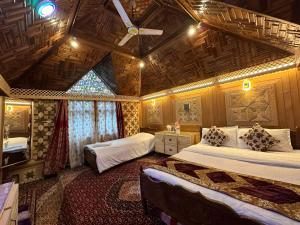 Hareem group of houseboats