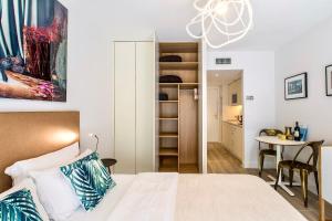 CENTRE PROMENADE Carré d’Or Terrace 1-min Walk to the Beach AC