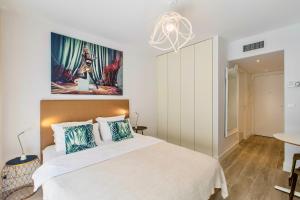 CENTRE PROMENADE Carré d’Or Terrace 1-min Walk to the Beach AC