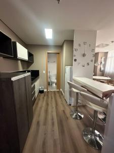 Apartamento completo e bem localizado