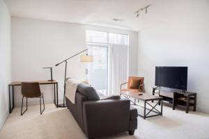 Spacious Third Ward Apt Near Summerfest with Balcony