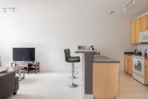 Spacious Third Ward Apt Near Summerfest with Balcony