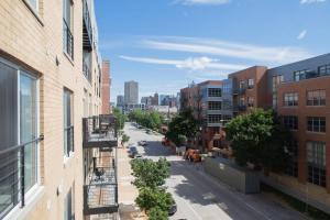 Spacious Third Ward Apt Near Summerfest with Balcony