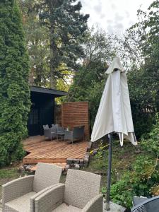 Small guesthouse in garden