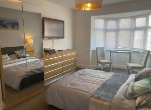6 Bed-Sleeps 12-Hot Tub-Free Parking-Pet Friendly