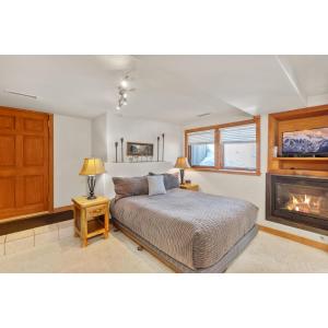 Twin Lodge 337 & 338 - Liftside and Hot Tubs Access