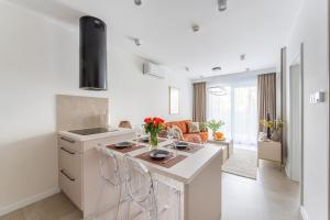 Apartament z Widokiem na Morze B018 by Perłowa Przystań Rent