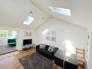 Stylish Top Floor Flat in the Heart of Camden!
