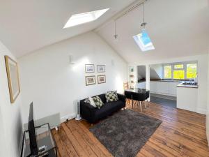 Stylish Top Floor Flat in the Heart of Camden!