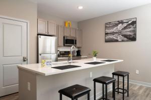 Cozy Whitestown 2BR Sunset Haven