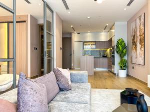 1BDR with Gym, Sauna, Pool - Opposite Circle Mall