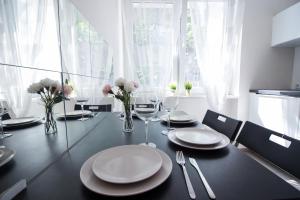 Chic Apartments - City Center - Great Location - Widok street