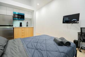 Cozy Studio Near Downtown Montreal with Parking