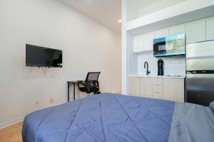 Cozy Studio Near Downtown Montreal with Parking