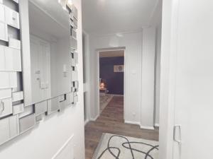 Stylish 1BR Apartment Near Notting Hill Sleeps 4