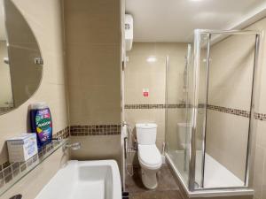 Stylish 1BR Apartment Near Notting Hill Sleeps 4