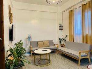 4BR Entire Floor - 2 Adjacent Units, 2BR Each Unit, with Balconies and Mountain View