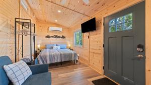 Mountain Haven: Cozy Tiny Home on 16 Acres