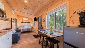 Mountain Haven: Cozy Tiny Home on 16 Acres