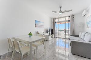 New apartment in Los Cristianos Renovated with AC, Steps from Playa Las Vistas